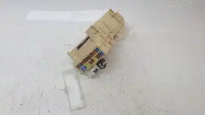 Peça sobressalente para automóvel em segunda mão caixa de fusíveis e relés por toyota auris (_e18_) 1.8 hybrid (zwe186_) referências oem iam 8273012x81