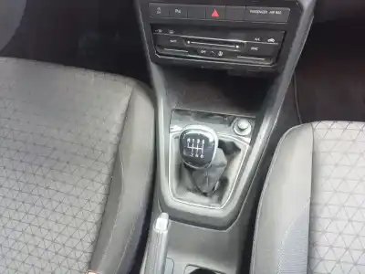 Peça sobressalente para automóvel em segunda mão alavanca de velocidades por volkswagen t-cross (c11) 1.0 tsi referências oem iam 2q0711049ad