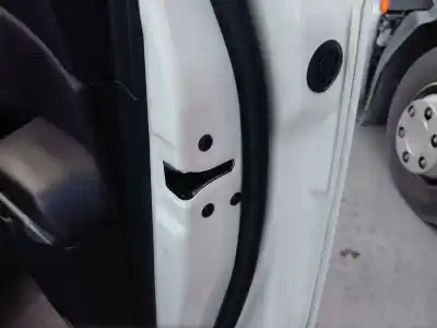 Автозапчастина б/у замок передніх дверей лівий для ssangyong xlv suv e-xgi 160 посилання на oem iam 7121035021