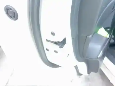 Автозапчастина б/у замок заднього правого дверя для ssangyong xlv suv e-xgi 160 посилання на oem iam 7132035000