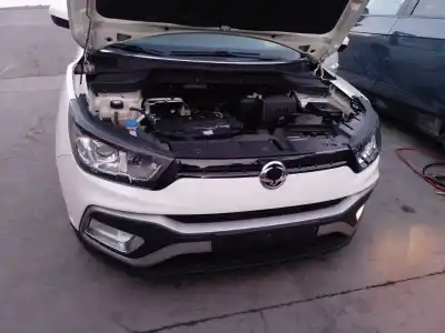 Автозапчастина б/у передня решіта для ssangyong xlv suv e-xgi 160 посилання на oem iam 7875135501lae