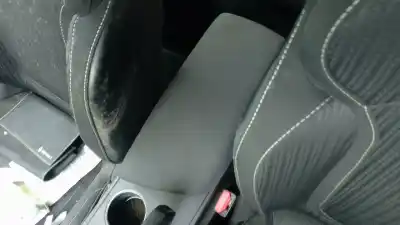 Peça sobressalente para automóvel em segunda mão APOIO DE BRAÇO CONSOLA CENTRAL por RENAULT MEGANE IV FASTBACK (B9A/M/N_) 1.5 BLUE DCI 115 (B9A6) Referências OEM IAM 969208208R  