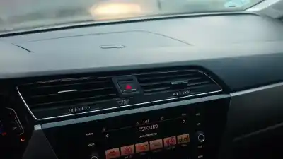 Peça sobressalente para automóvel em segunda mão GRELHA DE VENTILAÇÃO TABLIER por VOLKSWAGEN TOURAN (5T1) 2.0 TDI Referências OEM IAM 5TB819110ICX  