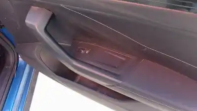 Pièce détachée automobile d'occasion COMMANDE DE LÈVE VITRE AVANT DROIT pour VOLKSWAGEN T-ROC (A11, D11) 1.0 TSI Références OEM IAM 5G0959855K  