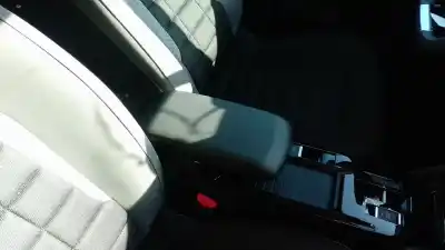 Second-hand car spare part CENTER ARMREST for CITROEN C4 III (BA_, BB_, BC_) 1.2 PURETECH 130 (BAHNSA, BAHNSB) OEM IAM references 98310333ZD  