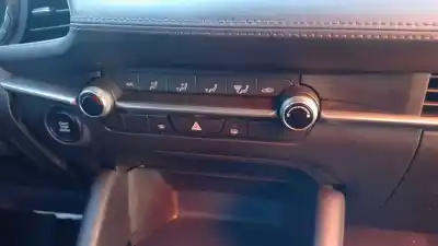 Second-hand car spare part climate control for mazda 3 sedán 2.5 e-skyactiv-g oem iam references bdmc61190a