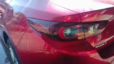 Second-hand car spare part left tailgate light for mazda 3 sedán 2.5 e-skyactiv-g oem iam references b0j851160a