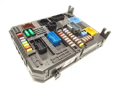 Pezzo di ricambio per auto di seconda mano scatola relè/fusibili per peugeot 3008 hybrid allure riferimenti oem iam 9832881380  