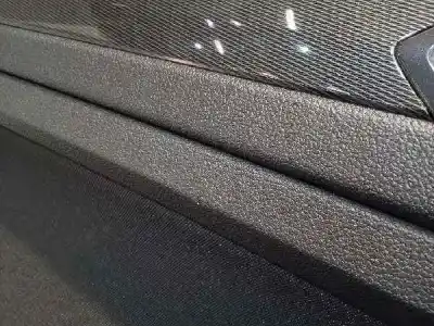 Recambio de automóvil de segunda mano de guarnecido puerta trasera izquierda para volkswagen tiguan (5n2) 2.0 tdi referencias oem iam 5na867211qpcr  