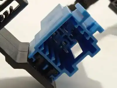 Recambio de automóvil de segunda mano de modulo electronico para mercedes clase c cabrio (bm 205) (6.2016->) c 200 (205.442) referencias oem iam a2058600282 2058600282 