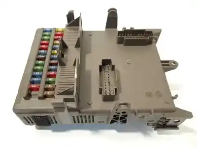 Pièce détachée automobile d'occasion boîtes à fusibles pour renault espace iv (jk0) authentique références oem iam 8200283802 8200004201 