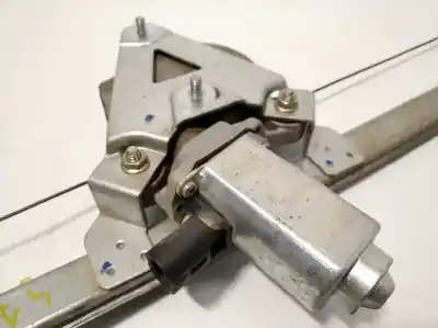 Recambio de automóvil de segunda mano de elevalunas delantero derecho para renault trafic combi (ab 4.01) 1.9 diesel referencias oem iam 7700311821 91165705 