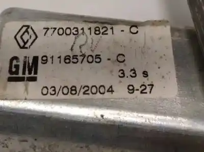 Recambio de automóvil de segunda mano de elevalunas delantero derecho para renault trafic combi (ab 4.01) 1.9 diesel referencias oem iam 7700311821 91165705 