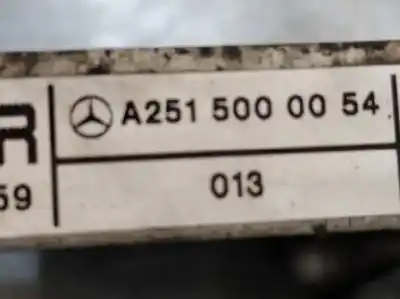 Recambio de automóvil de segunda mano de condensador / radiador aire acondicionado para mercedes clase m (w164) ml 300 cdi be (164.120) referencias oem iam a2515000054  