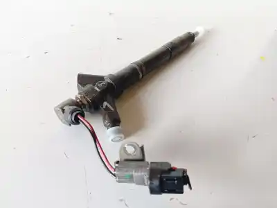 Second-hand car spare part injector for toyota avensis berlina (t25) 2.2 d-4d clean power executive berlina oem iam references 2367026011  