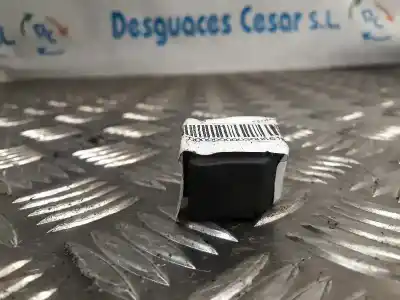 Автозапчасти б/у ВЫКЛЮЧАТЕЛЬ ПЕРЕДНЕГО ПРАВОГО ОКНА за AUDI A4 BERLINA (B5)  ссылки OEM IAM   