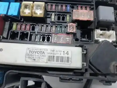 Pièce détachée automobile d'occasion boîtes à fusibles pour toyota prius (nhw30) eco références oem iam 8264147090  