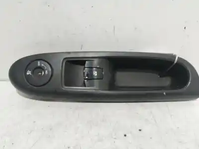 Автозапчастина б/у ПЕРЕДНІЙ ПРАВИЙ ВІКОННИЙ Вимикач для RENAULT CLIO II (BB_, CB_)  Посилання на OEM IAM 8200084005  