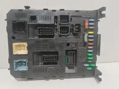 Pièce détachée automobile d'occasion BOÎTES À FUSIBLES pour PEUGEOT 308 I (4A_, 4C_)  Références OEM IAM 281164872  