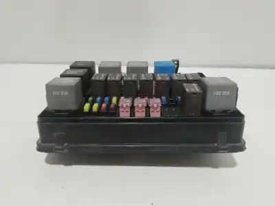 Pezzo di ricambio per auto di seconda mano scatola relè/fusibili per ssangyong rodius i 2.7 xdi riferimenti oem iam 8211021000  