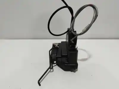 Second-hand car spare part left front door lock for ssangyong rodius i 2.7 xdi oem iam references 7121021024  