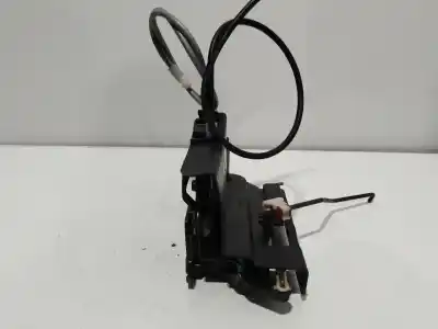 Second-hand car spare part left front door lock for ssangyong rodius i 2.7 xdi oem iam references 7121021024  