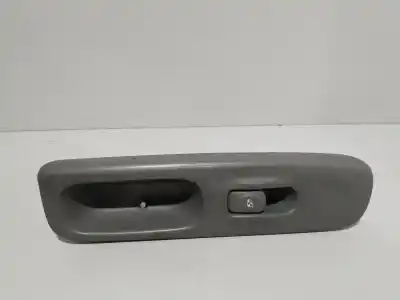 Peça sobressalente para automóvel em segunda mão BOTÃO / INTERRUPTOR ELEVADOR VIDRO DIANTEIRO DIREITO por RENAULT TWINGO I (C06_) 1.2 (C066, C068) Referências OEM IAM 7700832376  