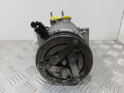 Pièce détachée automobile d'occasion COMPRESSEUR DE CLIMATISATION pour FORD FOCUS BERLINA (CAP) Ghia Références OEM IAM AV6119D629CC  