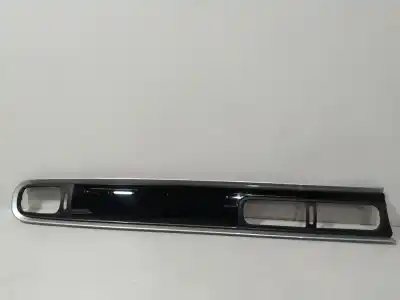 Peça sobressalente para automóvel em segunda mão Moldagem por CITROEN C3 III (SX) 1.2 PURETECH 82 Referências OEM IAM 9812401777  