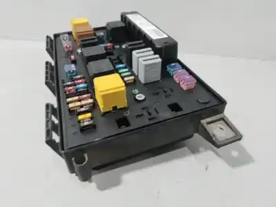 Pezzo di ricambio per auto di seconda mano scatola relè/fusibili per opel astra h gtc (a04) 1.6 (l08) riferimenti oem iam 13206751  