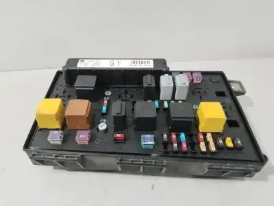 Pezzo di ricambio per auto di seconda mano scatola relè/fusibili per opel astra h gtc (a04) 1.6 (l08) riferimenti oem iam 13206751  