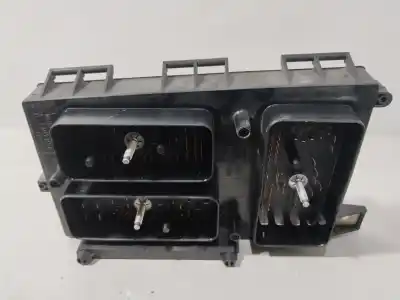 Pezzo di ricambio per auto di seconda mano scatola relè/fusibili per opel astra h gtc (a04) 1.6 (l08) riferimenti oem iam 13206751  
