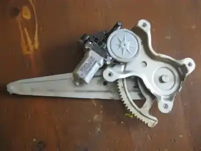 Second-hand car spare part rear right window regulator for toyota hilux vii pick-up (_n1_, _n2_, _n3_) 2.5 d-4d 4wd (kun25_) oem iam references  Second-hand car spare part rear right window regulator for toyota hilux vii pick-up (_n1_, _n2_, _n3_) 2.5 d-4d 4wd (kun25_) oem iam references