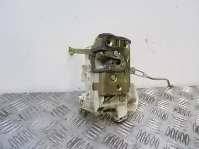 Second-hand car spare part front right door lock for toyota avensis 2.0 d oem iam references 6903005071