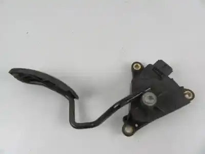 Second-hand car spare part accelerator pedal for renault clio iii (br0/1, cr0/1) 1.2 16v (br02, br0j, br11, cr02, cr0j, cr11) oem iam references 8200297342