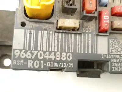 Peça sobressalente para automóvel em segunda mão caixa de fusíveis e relés por citroen c4 picasso i monospace (ud_) 2.0 hdi 138 referências oem iam 9667044880  