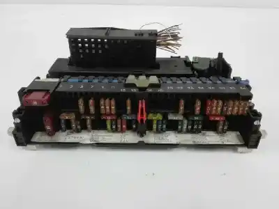 Pièce détachée automobile d'occasion boîtes à fusibles pour bmw serie 3 berlina (e46) 320d références oem iam 8387153