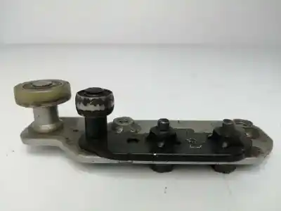 Автозапчастина б/у опора / направляюча розсувних дверей для nissan note (e11, ne11) 1.5 dci посилання на oem iam 82401jx00a  