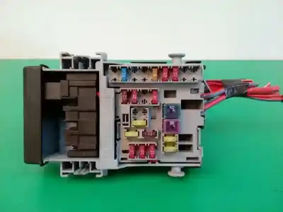 Peça sobressalente para automóvel em segunda mão caixa de fusíveis e relés por opel astra j lim. 4türig business referências oem iam 13222786