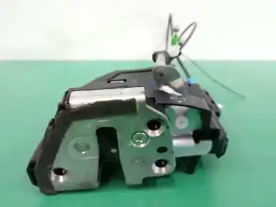 Peça sobressalente para automóvel em segunda mão fechadura da porta traseira direita por toyota auris hybrid active referências oem iam 