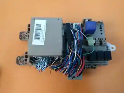 Peça sobressalente para automóvel em segunda mão caixa de fusíveis e relés por toyota corolla verso (e12) 1.8 linea sol referências oem iam 8264113040