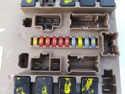 Second-hand car spare part fuse box unit for renault clio iii 2.0 16v oem iam references 674661a  