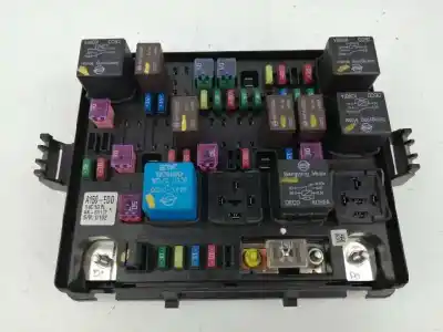 Peça sobressalente para automóvel em segunda mão caixa de fusíveis e relés por ssangyong rodius ii 2.0 xdi referências oem iam 