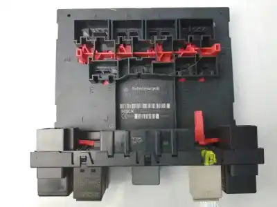 Peça sobressalente para automóvel em segunda mão CAIXA DE FUSÍVEIS E RELÉS por VOLKSWAGEN TOURAN (1T1, 1T2)  Referências OEM IAM 3C0937049E  F005V00526