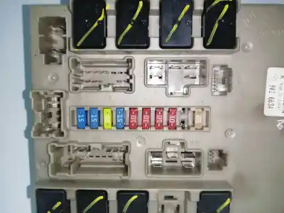 Second-hand car spare part fuse box unit for renault megane ii berlina 5p 1.6 16v 113 cv / 83 kw oem iam references 8200306033  s118399300l
