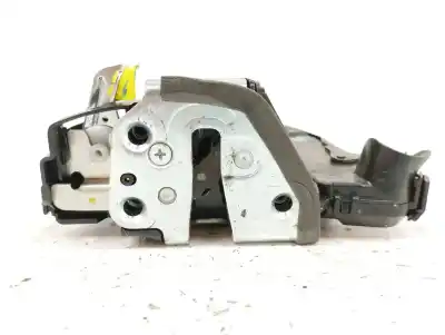 Second-hand car spare part left front door lock for toyota verso 1.8 16v cat oem iam references 