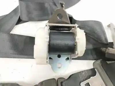 Second-hand car spare part central rear seat belt for toyota yaris (ksp9/scp9/nlp9) 1.3 cat oem iam references 7e6070  