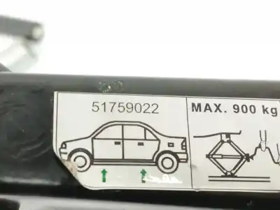 Pezzo di ricambio per auto di seconda mano cric di sollevamento per fiat linea (110) 1.3 16v jtd cat riferimenti oem iam 51759022  