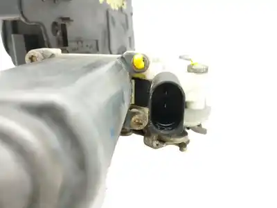 Second-hand car spare part left front door lock for bmw 7 (e65, e66, e67) 730 d oem iam references 7028905  