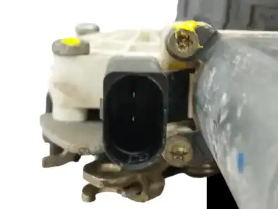 Second-hand car spare part front right door lock for bmw 7 (e65, e66, e67) 730 d oem iam references 7028908  